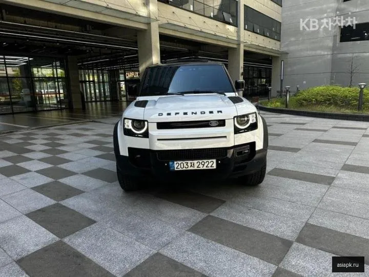Land Rover Defender 3