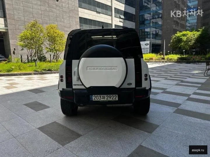 Land Rover Defender 4