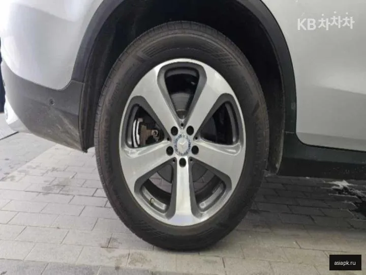Mercedes-Benz GLC-Class 5