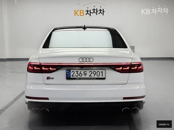 Audi S8 3
