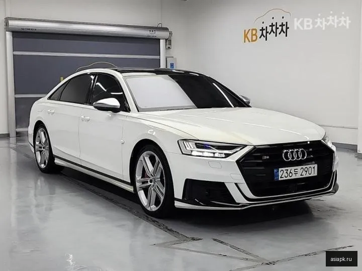 Audi S8 4
