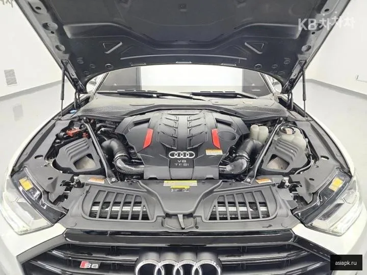 Audi S8 5