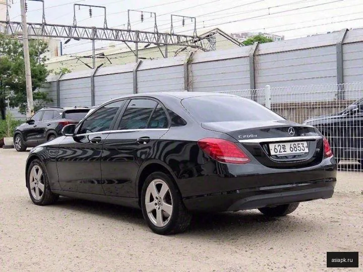 Mercedes-Benz C-Class 3