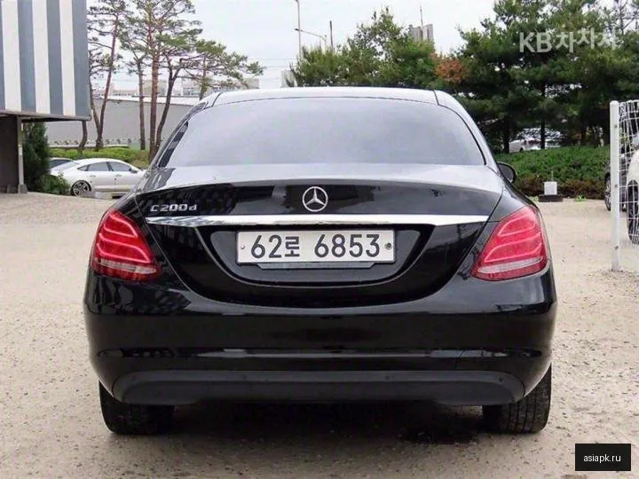 Mercedes-Benz C-Class 4