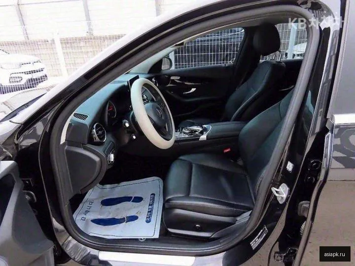 Mercedes-Benz C-Class 5