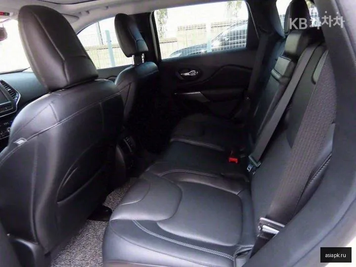 Jeep Cherokee 6
