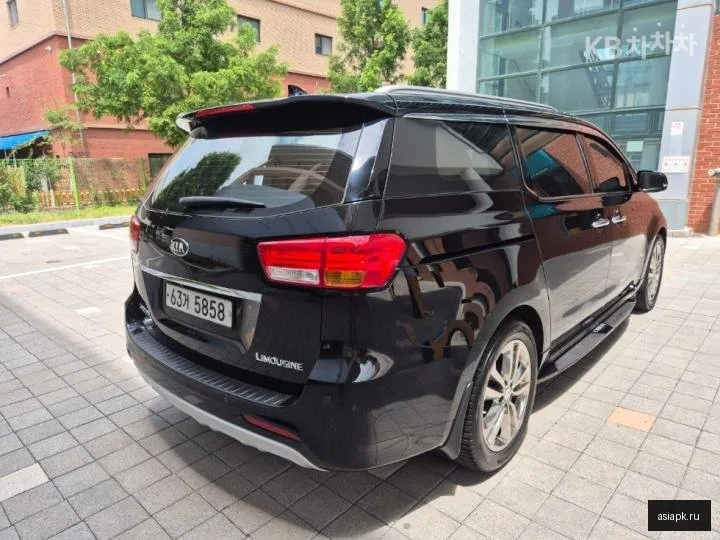 Kia Carnival 4