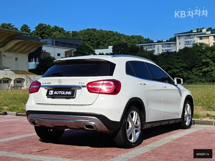 Mercedes-Benz GLA-Class 4