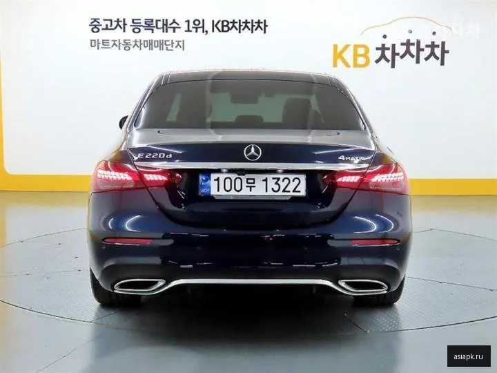 Mercedes-Benz E-Class 3