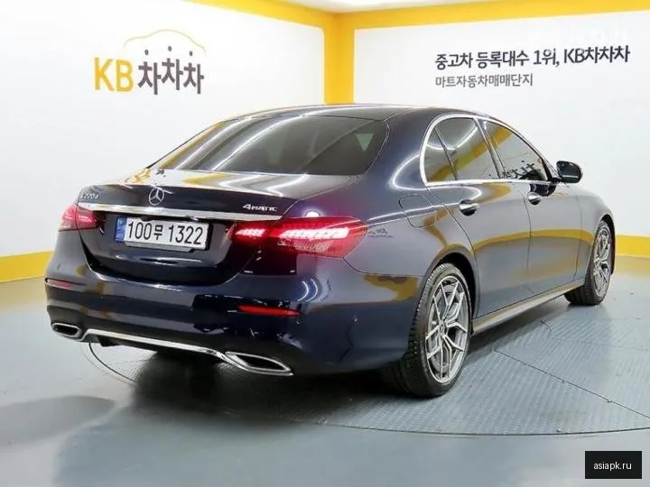 Mercedes-Benz E-Class 4