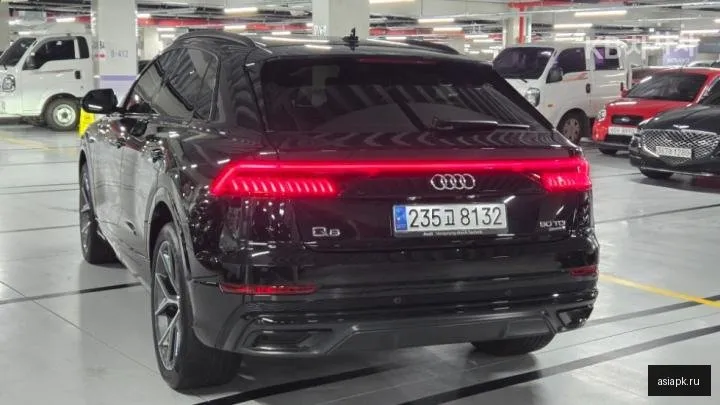 Audi Q8 4