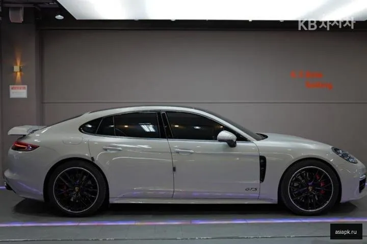 Porsche Panamera 5