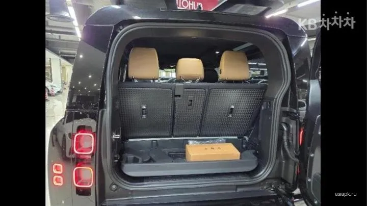 Land Rover Defender 6
