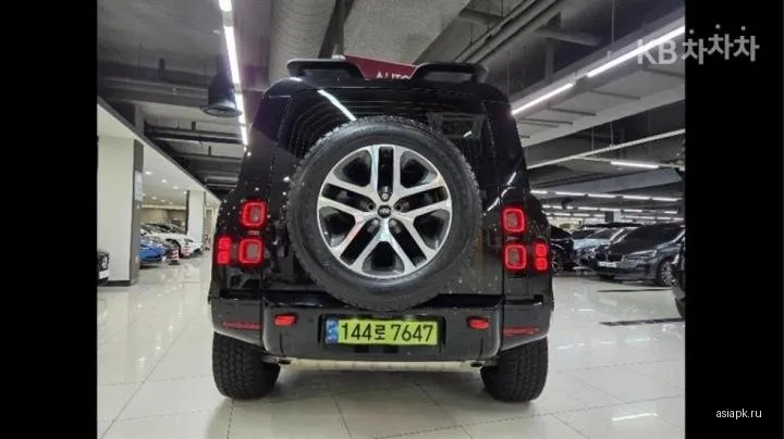 Land Rover Defender 4