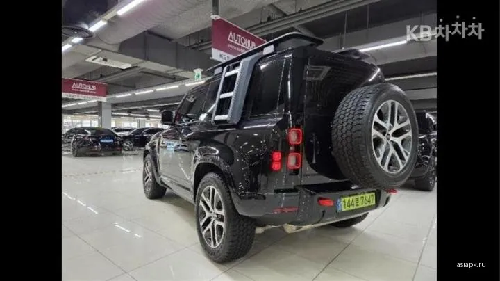 Land Rover Defender 5