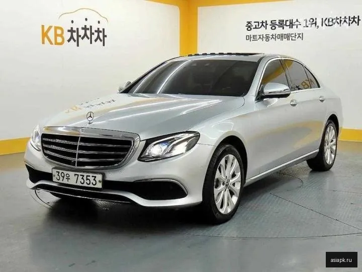 Mercedes-Benz E-Class 2
