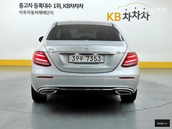 Mercedes-Benz E-Class 3
