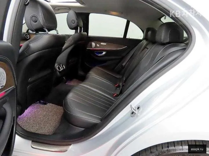 Mercedes-Benz E-Class 6