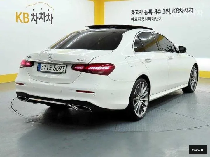 Mercedes-Benz E-Class 4