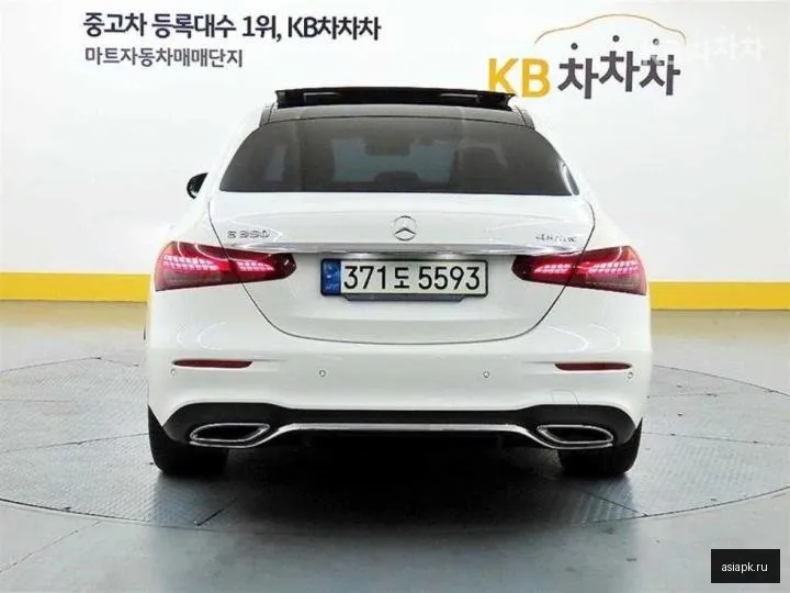 Mercedes-Benz E-Class 3