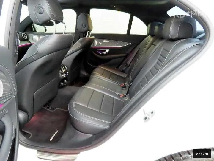 Mercedes-Benz E-Class 6