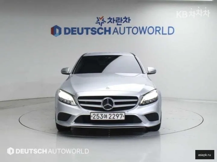 Mercedes-Benz C-Class 3