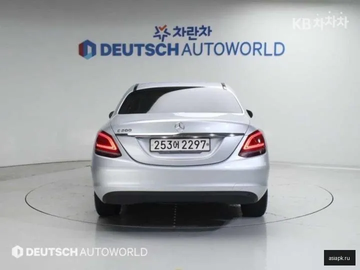 Mercedes-Benz C-Class 4