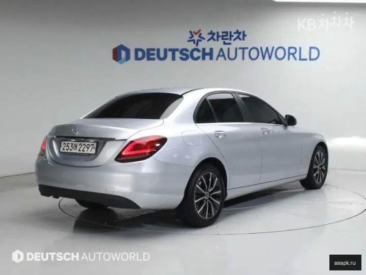 Mercedes-Benz C-Class 2