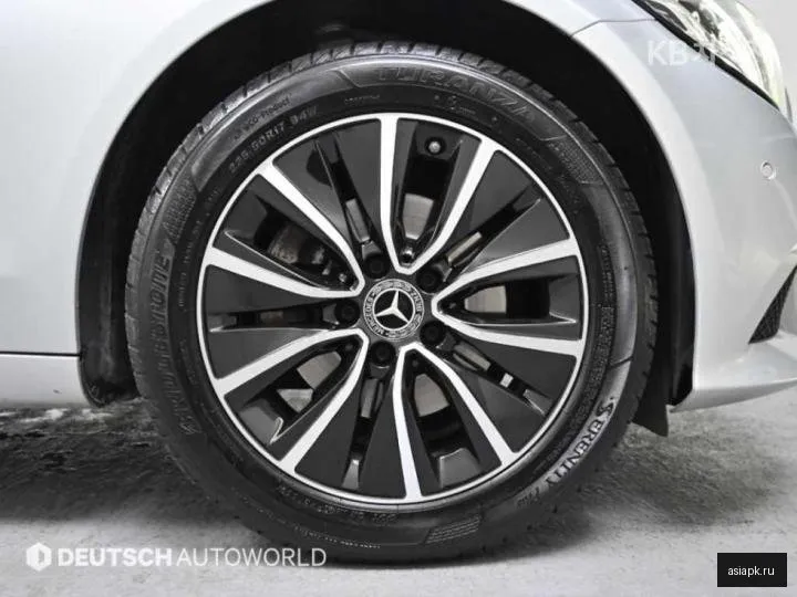 Mercedes-Benz C-Class 5