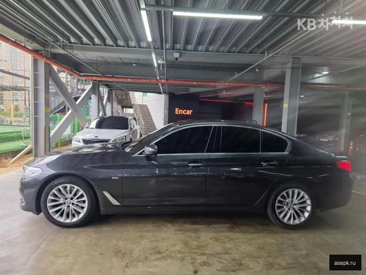 BMW 5-Series 3