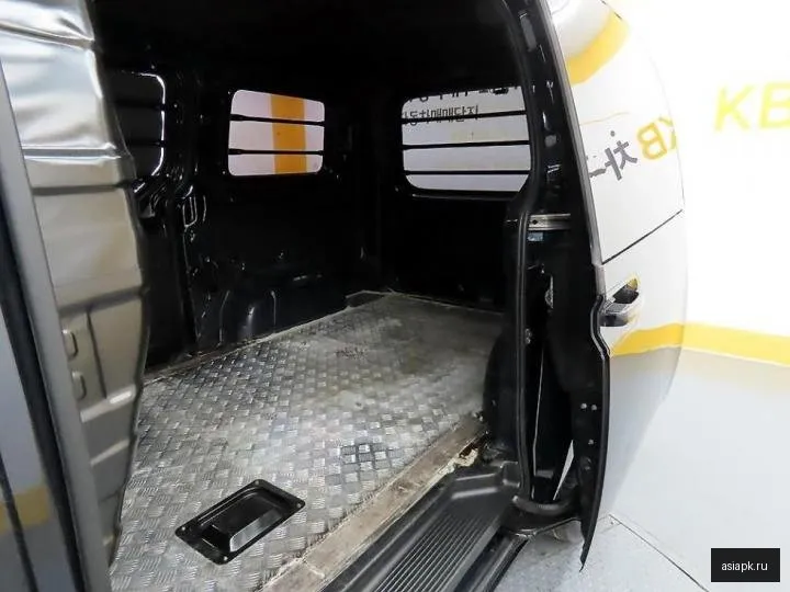 Hyundai Staria 6