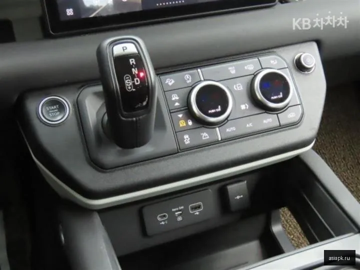 Land Rover Defender 6