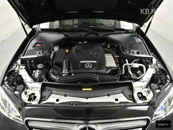 Mercedes-Benz E-Class 6