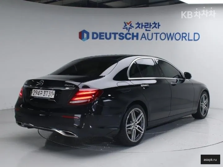 Mercedes-Benz E-Class 2