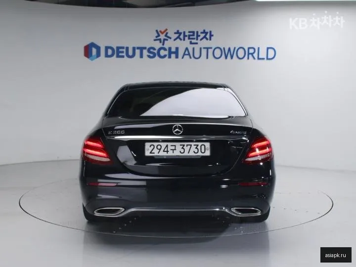 Mercedes-Benz E-Class 4