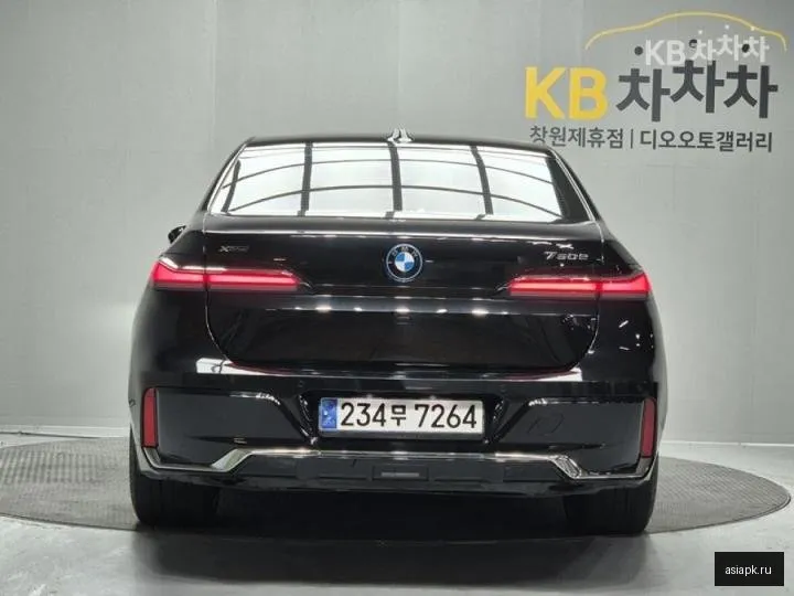 BMW 7-Series 4