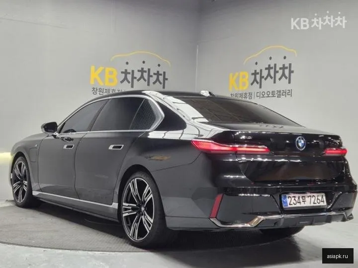 BMW 7-Series 5