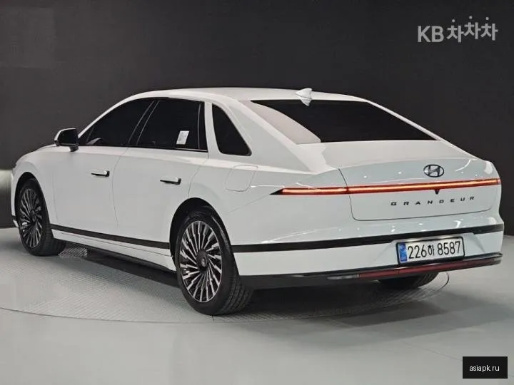 Hyundai Grandeur 4