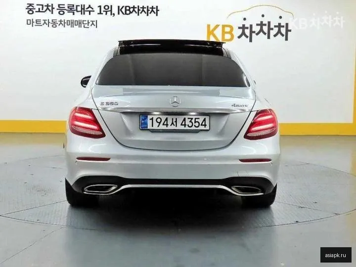 Mercedes-Benz E-Class 3
