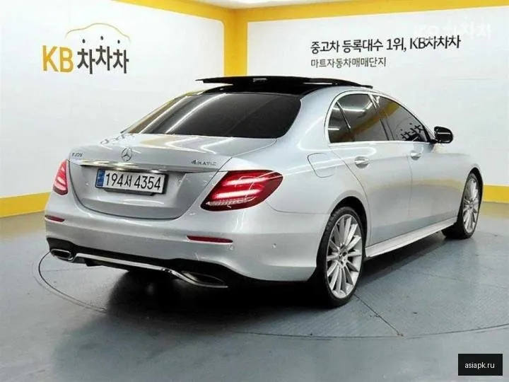 Mercedes-Benz E-Class 4