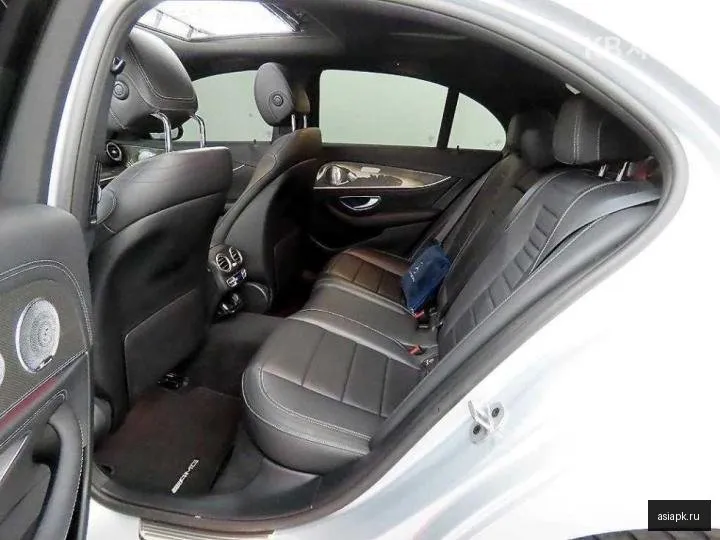Mercedes-Benz E-Class 6