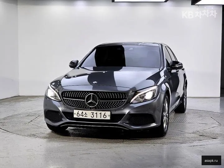 Mercedes-Benz C-Class 2