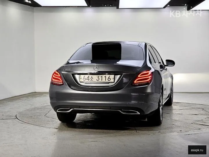 Mercedes-Benz C-Class 3