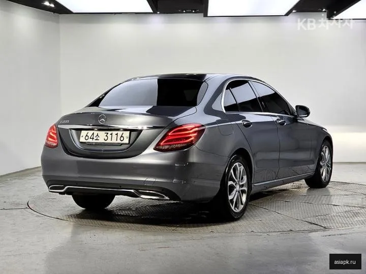 Mercedes-Benz C-Class 4