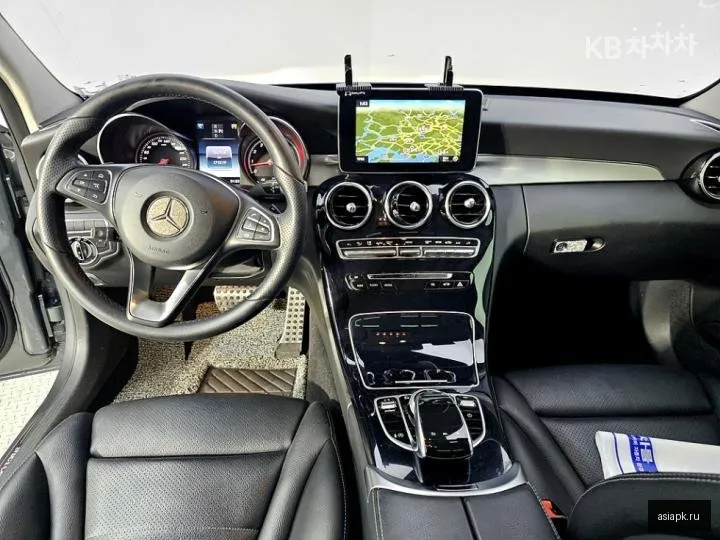 Mercedes-Benz C-Class 5
