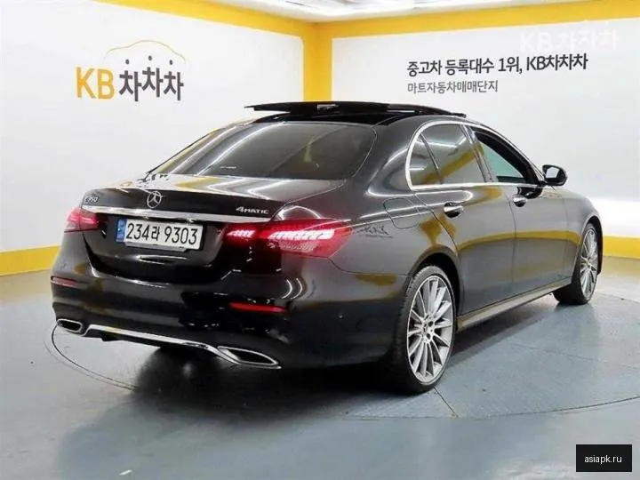 Mercedes-Benz E-Class 4