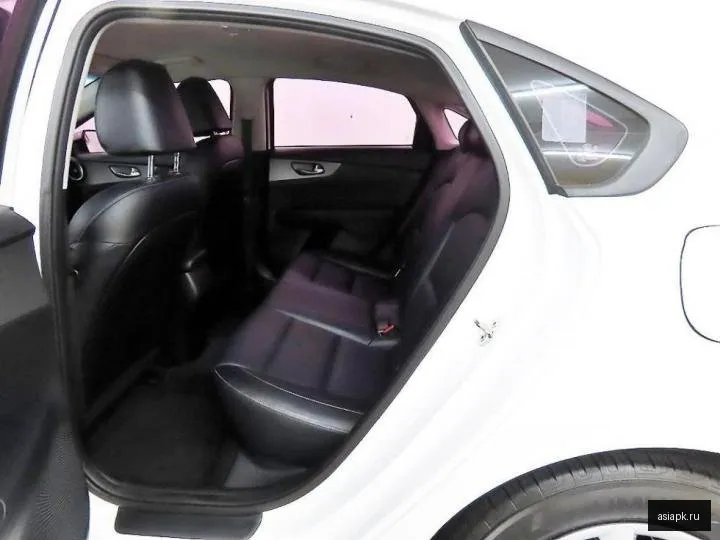 Kia K3 6