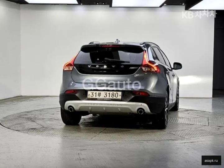 Volvo V40 3