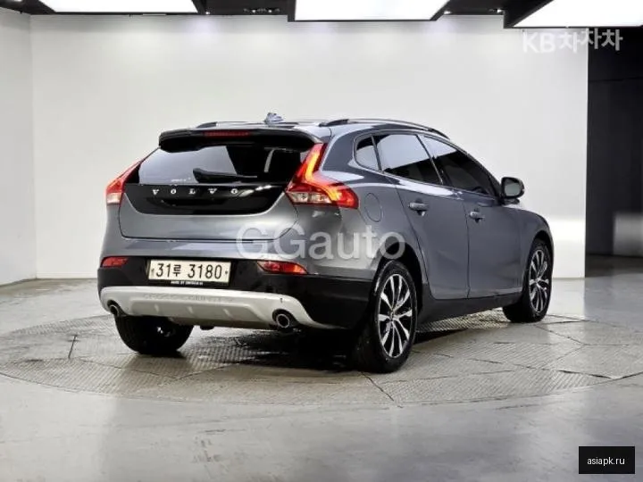 Volvo V40 4