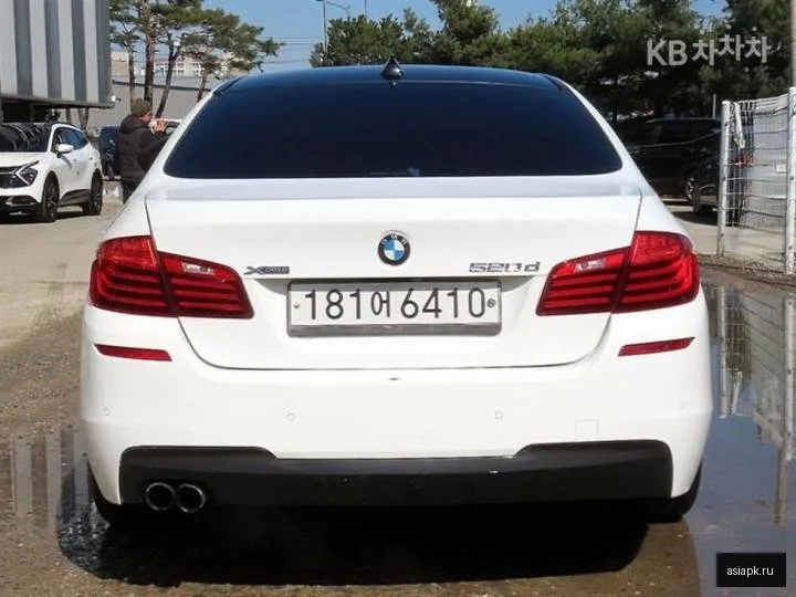 BMW 5-Series 4